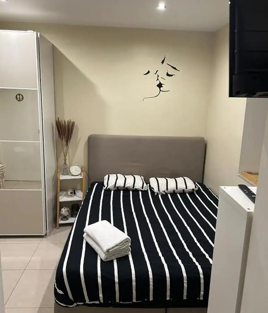 Appartement Spacieux Avec Terrasse Et Garage Prive Brussels Belgium