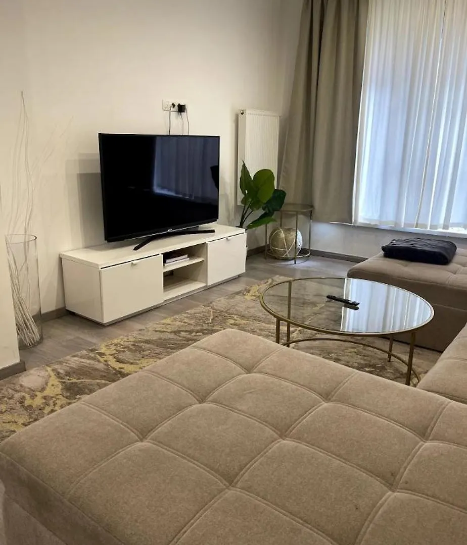 Appartement Spacieux Avec Terrasse Et Garage Prive Brussels