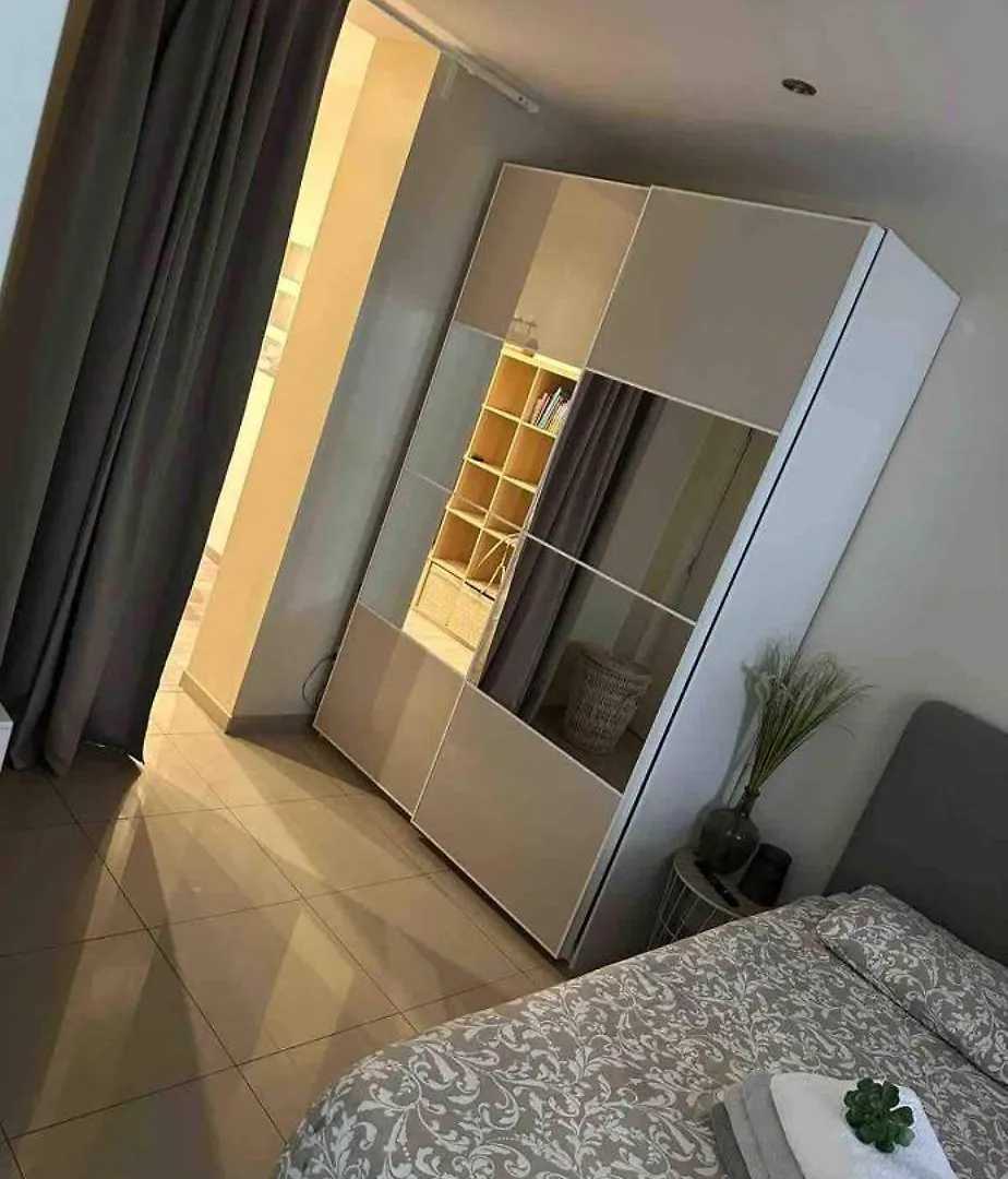 Appartement Spacieux Avec Terrasse Et Garage Prive Brussels Belgium