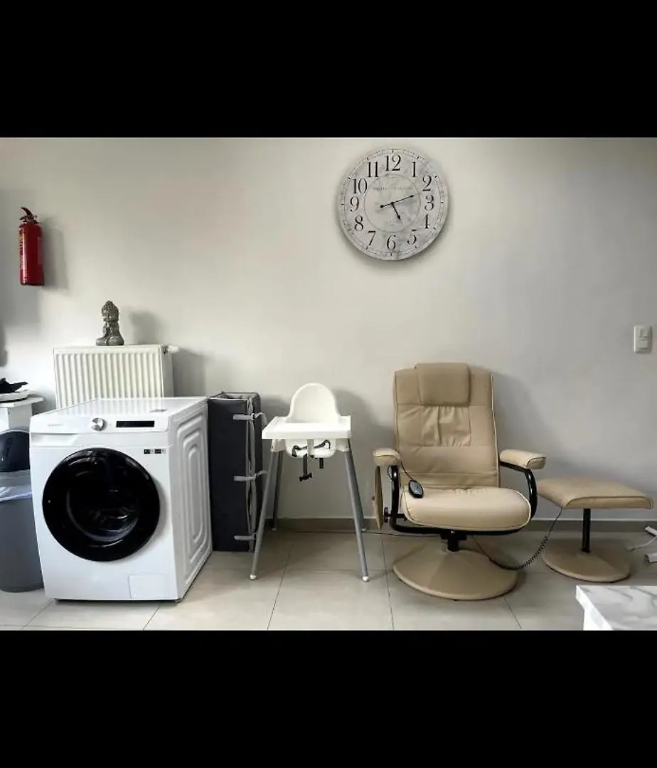 Appartement Spacieux Avec Terrasse Et Garage Prive Brussels